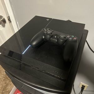 Ps4 500gb (comes with controller but games sold separately)